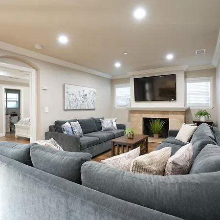 Lavish 5 Bedroom, 4 Bath Pool Home 3/4 Mile To Disney